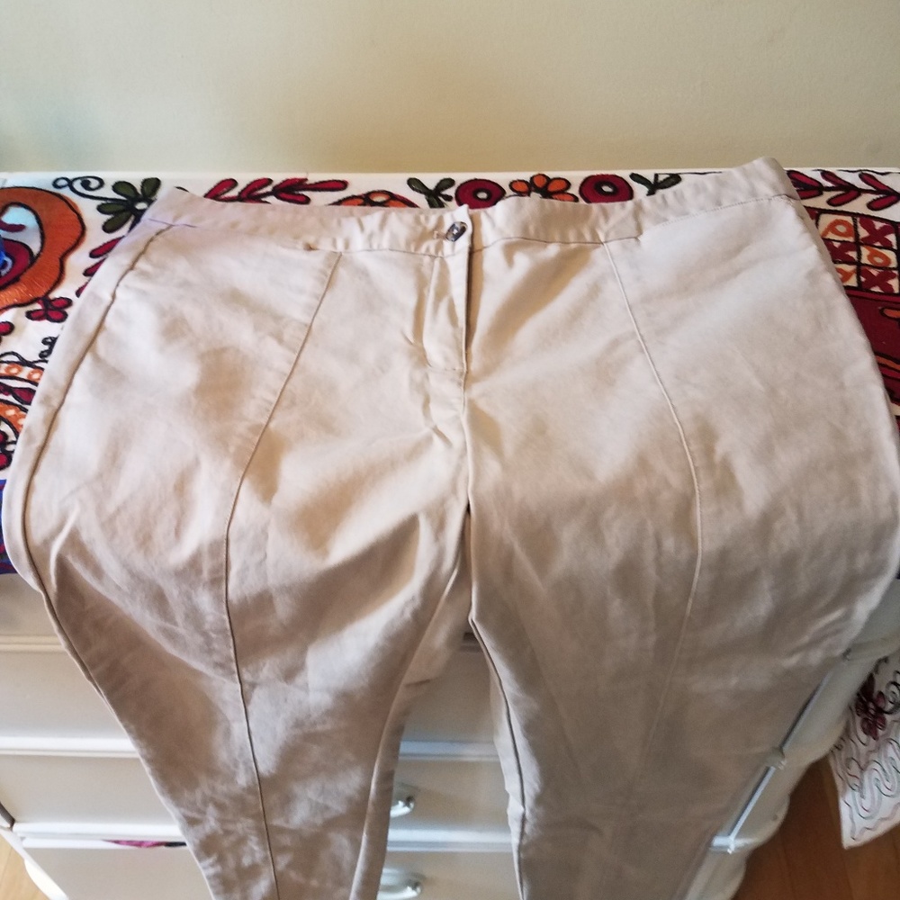Vineyard Vine women's khakis